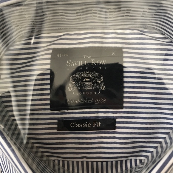 NWT. Savile Row Co. button down classic fit shirt - Picture 2 of 3